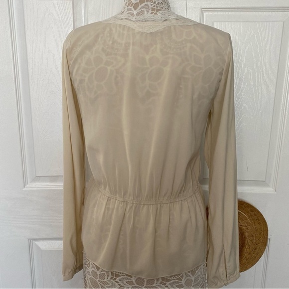 Abercrombie & Fitch cream blouse v neckline with lace trim elastic waist Medium - Picture 5 of 11